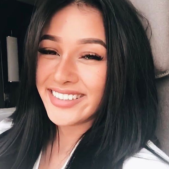 Mutia Ayu dengan rambut panjang bergelombang. Cantik. (Foto: Instagram/ @mutia_ayuu)
