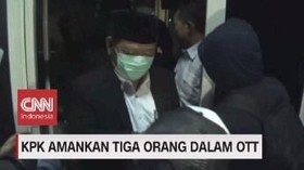 VIDEO: KPK Amankan 3 Orang dalam OTT Bupati Sidoarjo