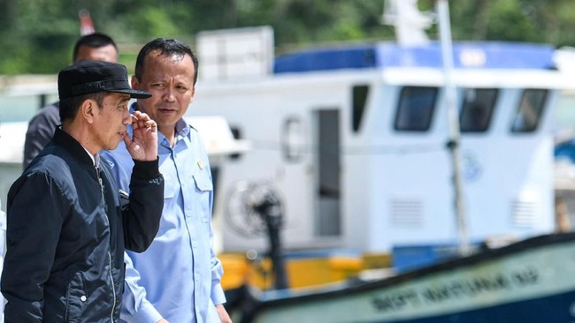 Menteri KKP Edhy Prabowo ditangkap KPK terkait dugaan korupsi izin ekspor benih lobster. Edhy menambah daftar menteri Jokowi yang terjerat kasus korupsi.