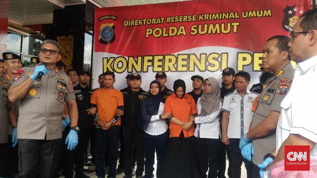Polisi menduga motif pembunuhan Hakim PN Medan Jamaluddin yang diotaki oleh isterinya sendiri berlatarkan masalah keluarga.