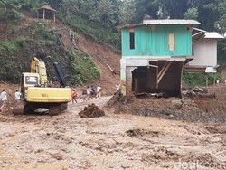 Akses Menuju Desa yang Terisolasi karena Longsor di Sukajaya Mulai Terbuka