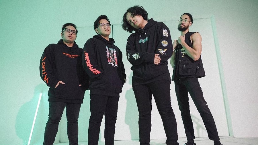 Lirik Lagu Heavy Lies - DIVIDE feat Tuan Tigabelas Lirik Lagu Heavy Lies - DIVIDE feat Tuan Tigabelas