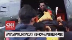 VIDEO: Wanita Hamil Dievakuasi Menggunakan Helikopter