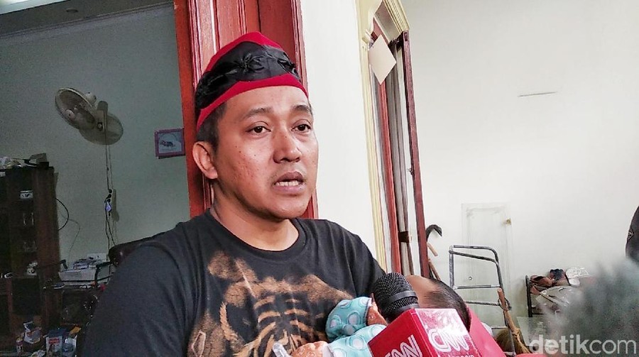 Teddy, suami Lina, saat ditemui di kediamannya di Jalan Neptunus.