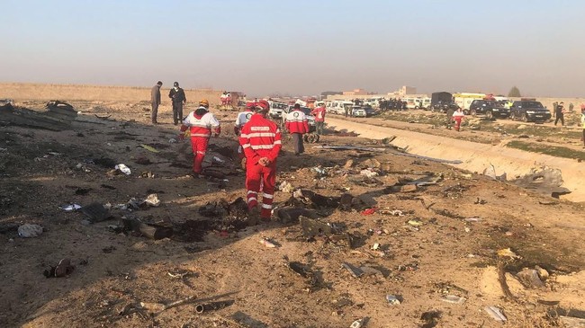 Seluruh penumpang pesawat Boeing 737 yang jatuh di Bandara Imam Khomeini di Teheran, Iran, dilaporkan tewas. Pesawat itu dilaporkan mengangkut 170 penumpang.