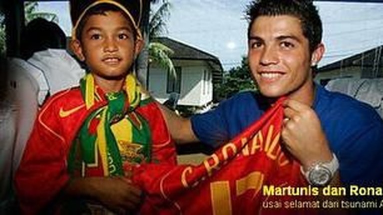 Martunis Sarbini, anak angkat Cristiano Ronaldo akan segera melangsungkan pernikahan. Intip lagi kebersamaan Martunis dan Cristiano Ronaldo yuk!.