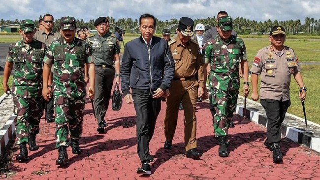 Seskab Pramono Anung menyebut Presiden Jokowi hadir langsung ke Natuna merupakan bentuk keseriusan negara dalam menghadapi polemik dengan China.