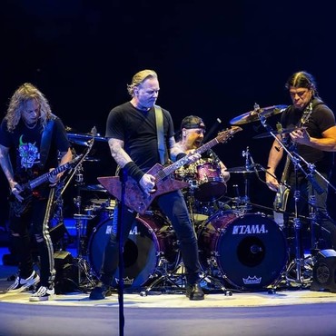 Metallica Donasikan Rp10 Miliar untuk Pemadam Kebakaran Australia