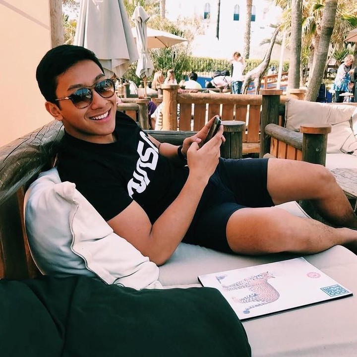 <p>Setuju ya, Bunda? Senyum manis Darma bikin terpesona. (Foto: Instagram @darmamh)</p>