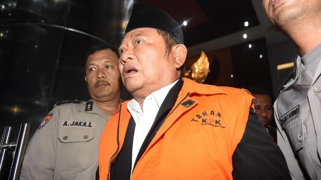Dugaan muncul usai KPK memeriksa Achmad Amir Aslichin yang merupakan putra Bupati Sidoarjo Saiful Ilah.