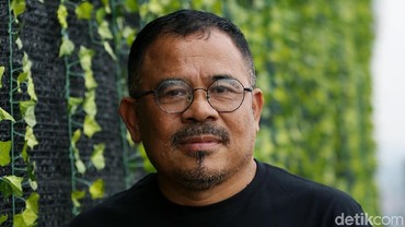 img-title Sineas Garin Nugroho Terima Penghargaan dari Media Prestasi Rekor Indonesia