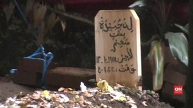 VIDEO: Polisi Bongkar Makam Mantan Istri Sule