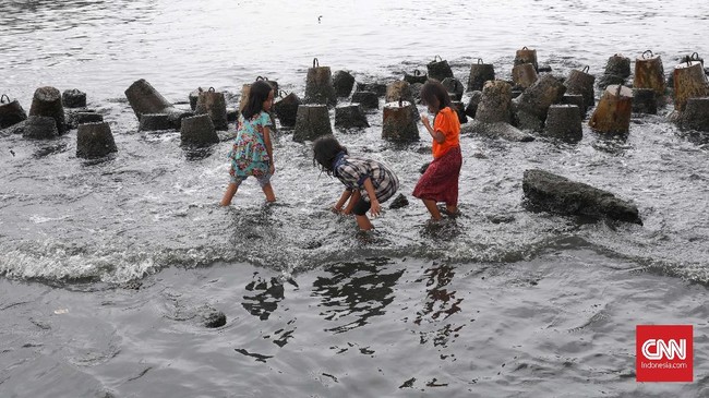Sejumlah wilayah di Kota Tanjungpinang, Kepulauan Riau diguyur hujan dengan intensitas sedang hingga lebat pada hari pertama 2021.