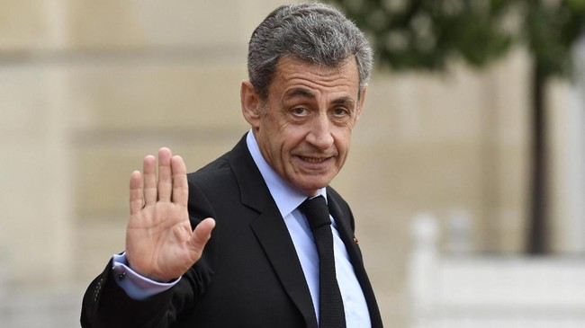 Hakim Pengadilan Paris menjatuhkan vonis tiga tahun penjara kepada mantan Presiden Prancis, Nicolas Sarkozy, karena terbukti korupsi.