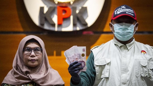 Pimpinan KPK Alexander Marwata menilai putusan Dewas KPK bisa menjadi pelajaran bagi Lili Pintauli Siregar untuk memperbaiki diri.