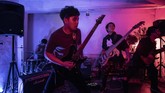 FOTO: Skena Musik Hardcore 'Meraung' di Korea Selatan Seoul, Korea Selatan tidak hanya memiliki gemerlap K-pop. Di sudut-sudut kota, seringkali di ruang-ruang bawah tanah, band-band post hardcore masih meraung.