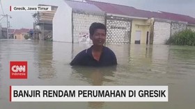 VIDEO: Banjir Masih Rendam Belasan Desa di Gresik