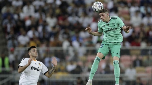 Real Madrid kini memiliki pemain andalan baru di lini tengah, Federico Valverde, yang merupakan hasil dari 'menikung' Barceona di bursa transfer.