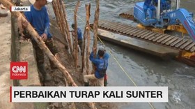 VIDEO: Longsor, Turap Kali Sunter Diperbaiki