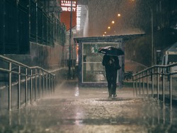 Hujan di Malam Hari