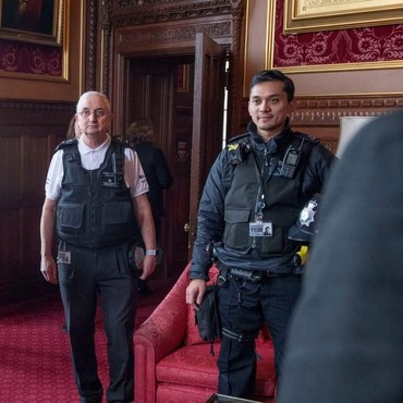 Hebat, Suami Angie 'Virgin' Jadi Pahlawan di Inggris