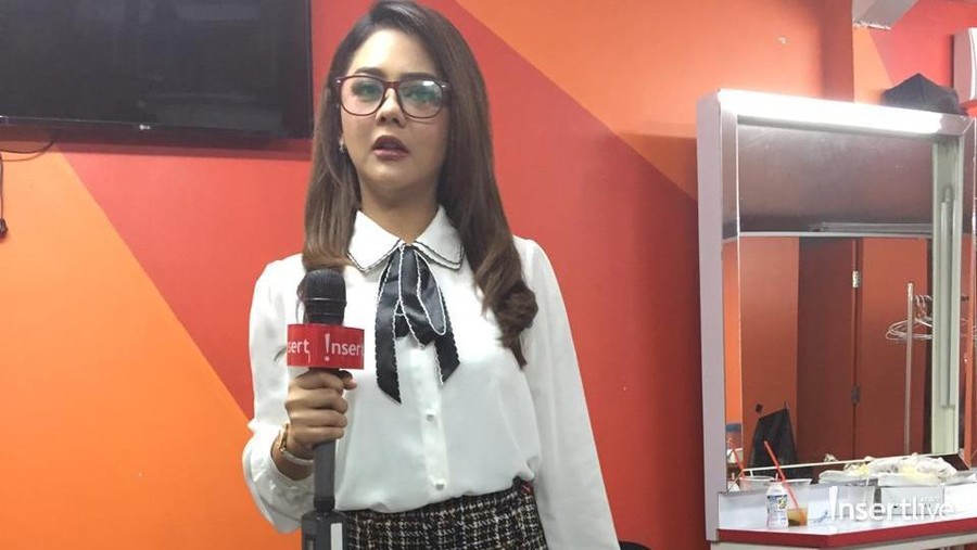 Ini alasan Jenita Janet pernah luntang-lantung di jalanan seperti orang gila selama tiga bulan sebelum mantap menggugat cerang suaminya.