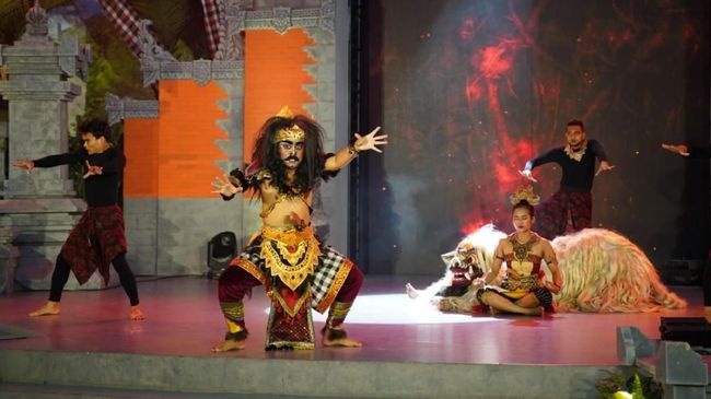 Anda bisa mengenal sejarah dengan cara menyenangkan di Culture Zone Trans Studio Bali yang menyuguhkan kisah sejarah bertajuk Gayatri di panggung amphitheatre.
