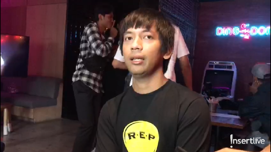Anak Rian D'Masiv disebut mengalami trauma akibat bencana banjir yang menerjang rumahnya.