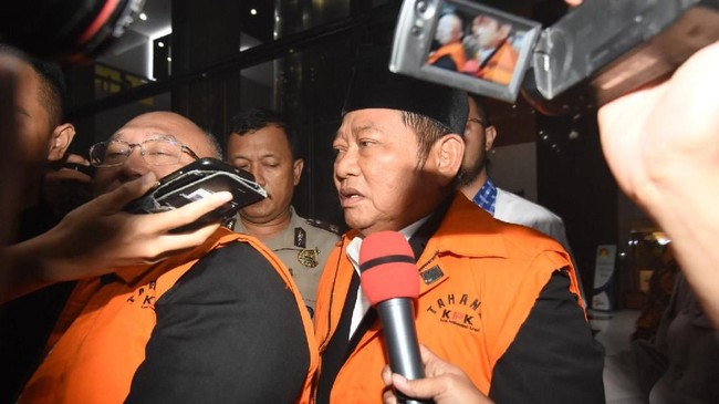 Eks Bupati Sidoarjo Saiful Ilah bebas usai menjalani hukuman 2 tahun penjara lantaran korupsi proyek infrastruktur.