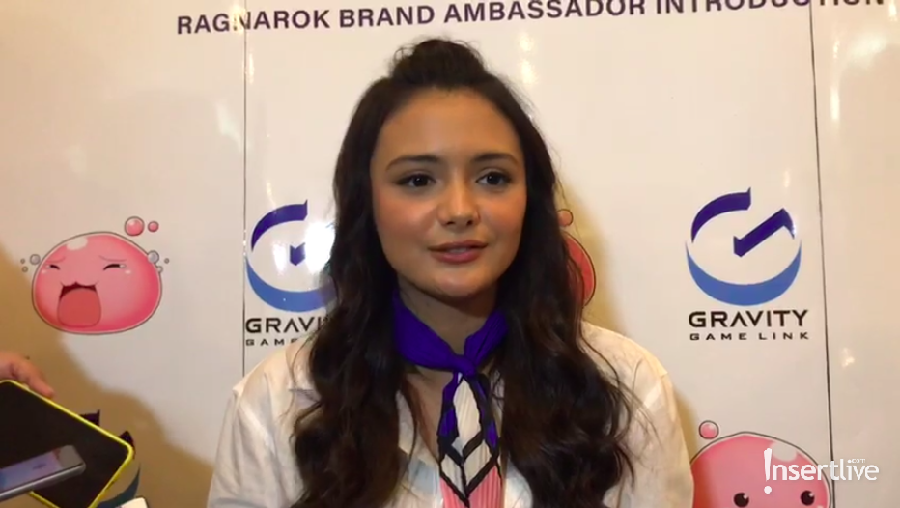 LDR dengan sang kekasih, Amanda Rawles pilih main game untuk melepas rindu.