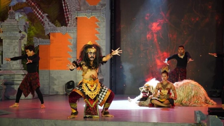 Berkunjung ke Trans Studio Bali jangan lupa saksika pertunjukan Gayatri. Selain ceritanya seru, Bunda bisa ajak keluarga menikmati keindahan budaya Dewata.