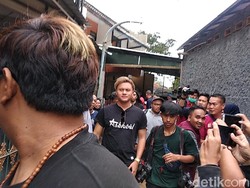 Masih Berduka Ditinggal Lina, Rizky Febian Batalkan Manggung