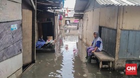 Warga Pesisir Terbiasa Banjir: Belum Kering Sejak Tahun Baru