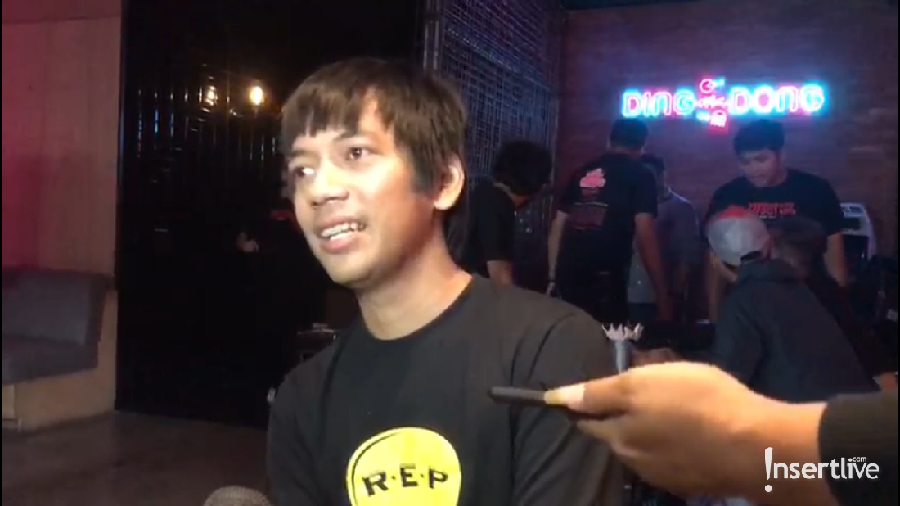 Rian D'Masiv ungkap rencana pindah rumah usai banjir sampai setinggi dada orang dewasa menerjang rumahnya saat ini.
