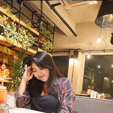 Bikin Iri, Kiky Saputri Pamer Dicium Iqbaal Ramadhan di Hari Valentine