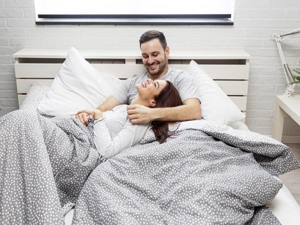 3 Pilihan Posisi Bercinta yang Bisa Bunda Coba Sambil Duduk