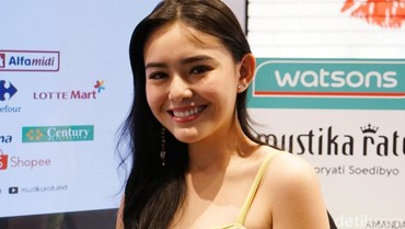 img-title Nggak Syuting-syuting, si Seksi Amanda Manopo Jualan Baju Bekas