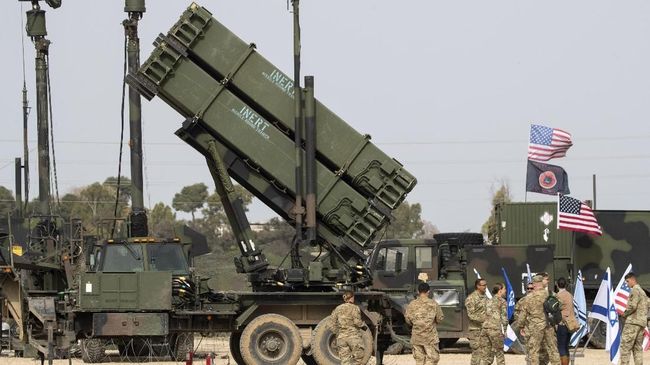Fakta Sistem Antirudal Patriot Andalan Amerika Serikat Sistem antirudal Patriot, atau Patriot MIM-104 merupakan sistem pertahanan udara dan peluru kendali atau rudal utama milik Amerika Serikat.