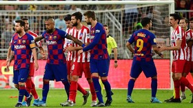 Bertikai dengan Abidal, Messi Didukung Pemain Barcelona