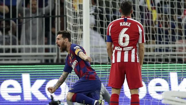 Barcelona vs Atletico Madrid di Semifinal Piala Super Spanyol Barcelona's Lionel Messi celebrates after scoring his side first goal during the Spanish Super Cup semifinal soccer match between Barcelona and Atletico Madrid at King Abdullah stadium in Jiddah, Saudi Arabia, Thursday, Jan. 9, 2020. (AP Photo/Hassan Ammar)