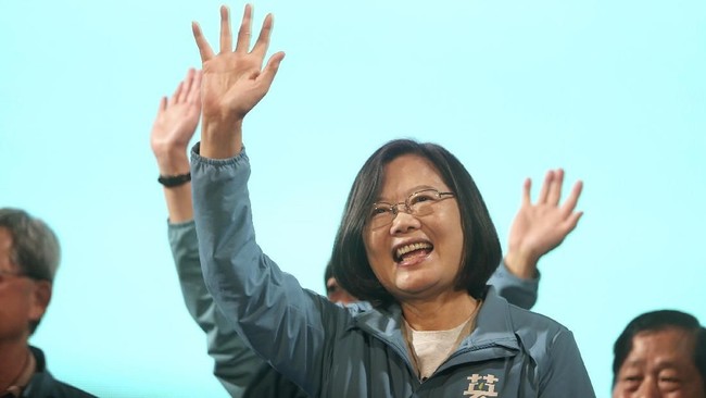 In this Jan. 5, 2020, file photo, Taiwan's 2020 presidential election candidate, Taiwan president Tsai Ing-wen of the Democratic Progressive Party (DPP), attends a campaign rally in Taipei, Taiwan. A year ago, Taiwan's leader was on the ropes. Then she got a boost from an unexpected corner: Chinese President Xi Jinping. Polls indicate that President Tsai Ing-wen is poised to win a second four-year term, a remarkable turnaround for a leader whose future was in doubt after voters dealt her Democratic Progressive Party a major loss in November 2018 local elections.