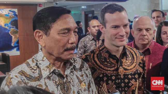 Menkomarinves Luhut Panjaitan mengatakan uang belanja barang negara Rp470 triliun bisa dipakai beli produk lokal. Padahal anggarannya ada Rp1.300 triliun.