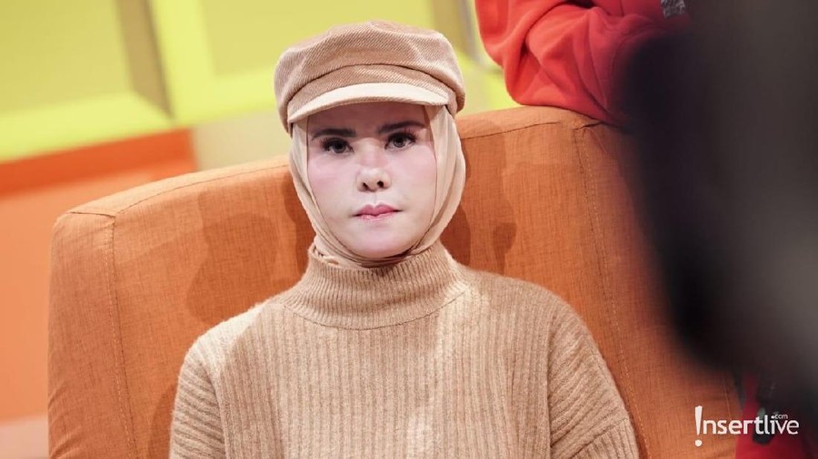 Angel Lelga mendapat kritikan netizen setelah ia memakai baju ketat kala bermain tiktok.
