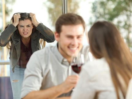 Nyesek! Curhat Istri, Suami Direbut Pelakor yang Ternyata Sahabat Dekat