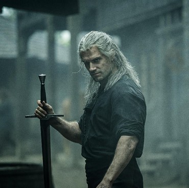 Analogi Fans Minta Henry Cavill Balik ke 'The Witcher'