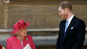 Ratu Elizabeth II Sambut Kelahiran Putri Pertama Harry-Meghan
