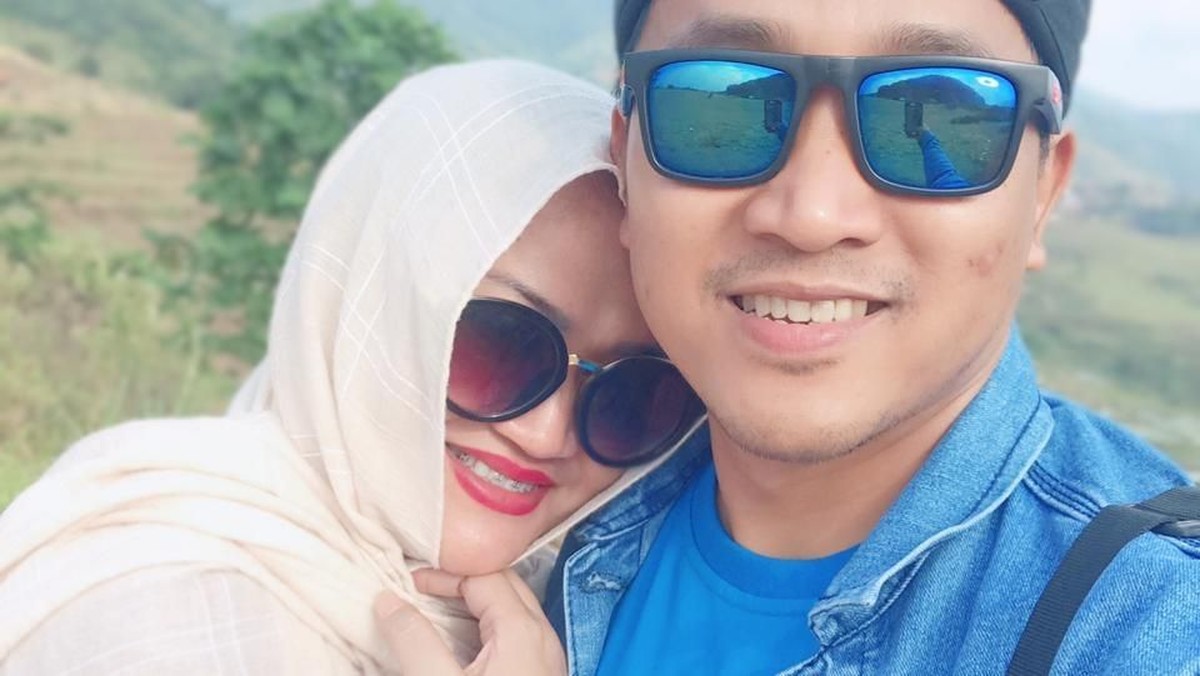 Lina&comma; mantan istri Sule meninggal dunia pada Sabtu &lpar;4&sol;1&rpar;&period; Hal ini menyisakan duka mendalam bagi keluarga yang ditinggalkan&period; Berikut potret mesra Teddy dan Lina&period;