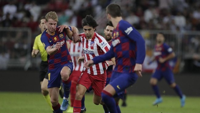 Bintang muda Atletico Madrid Joao Felix tak segan adu mulut dengan megabintang Barcelona Lionel Messi.