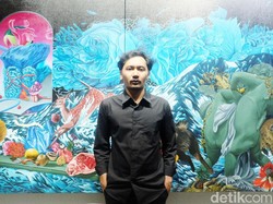 Mickey Mouse hingga Groovy Ada di Lukisan Surealis Gilang Fradika