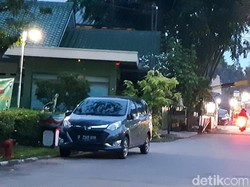 Ini Sebabnya Parkir Mobil di Jalan Depan Rumah Dinilai Haram